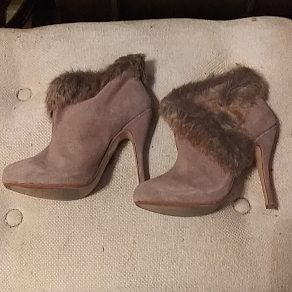 COLIN STUART BEIGE SUEDE AND FUR BOOTIES